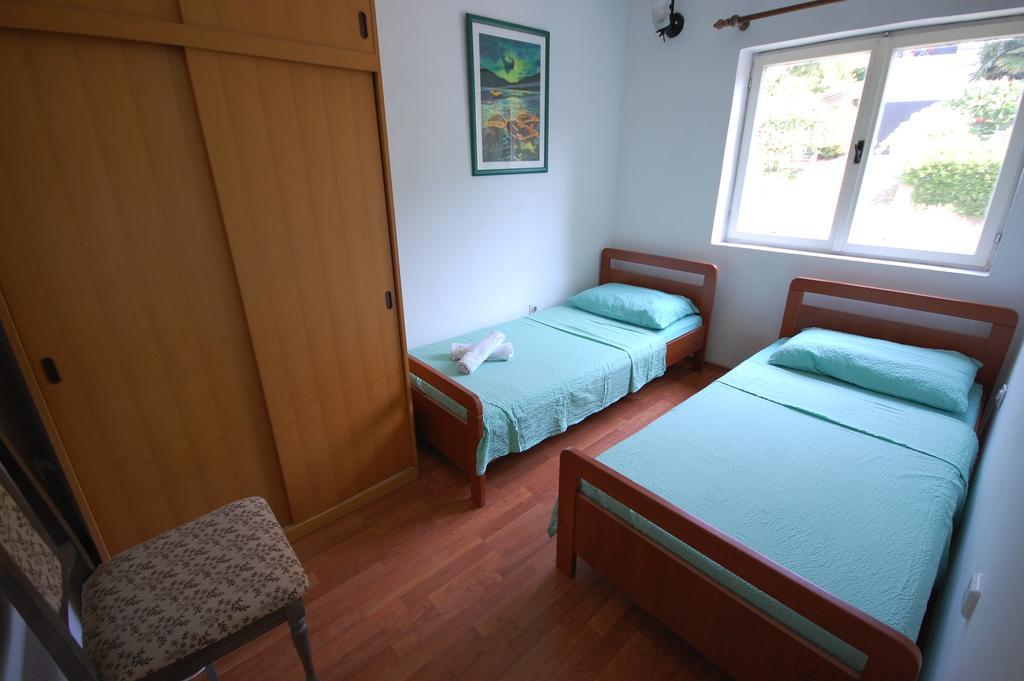 Apartment Mladan By El-Pi Tours Njivice Buitenkant foto