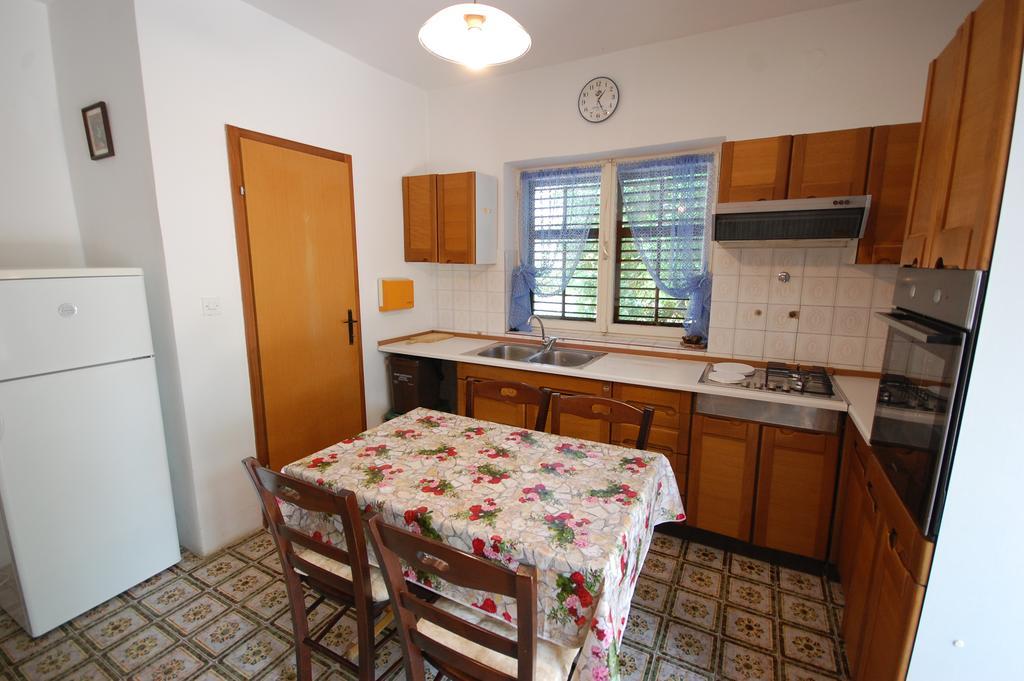 Apartment Mladan By El-Pi Tours Njivice Buitenkant foto