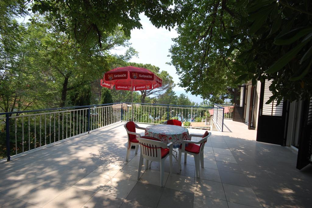Apartment Mladan By El-Pi Tours Njivice Buitenkant foto
