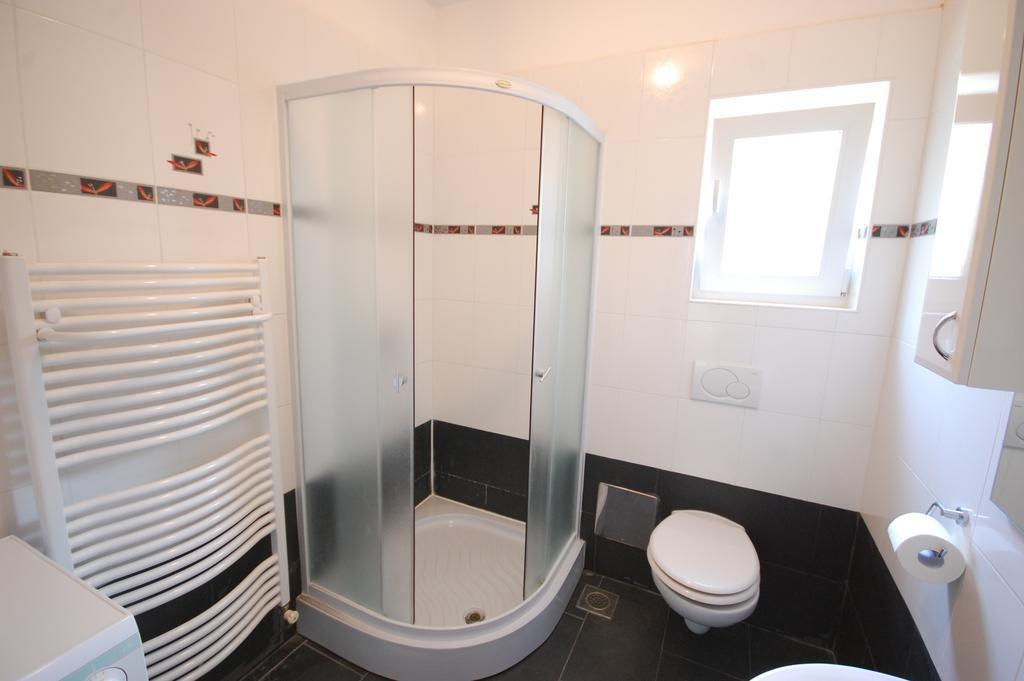 Apartment Mladan By El-Pi Tours Njivice Buitenkant foto