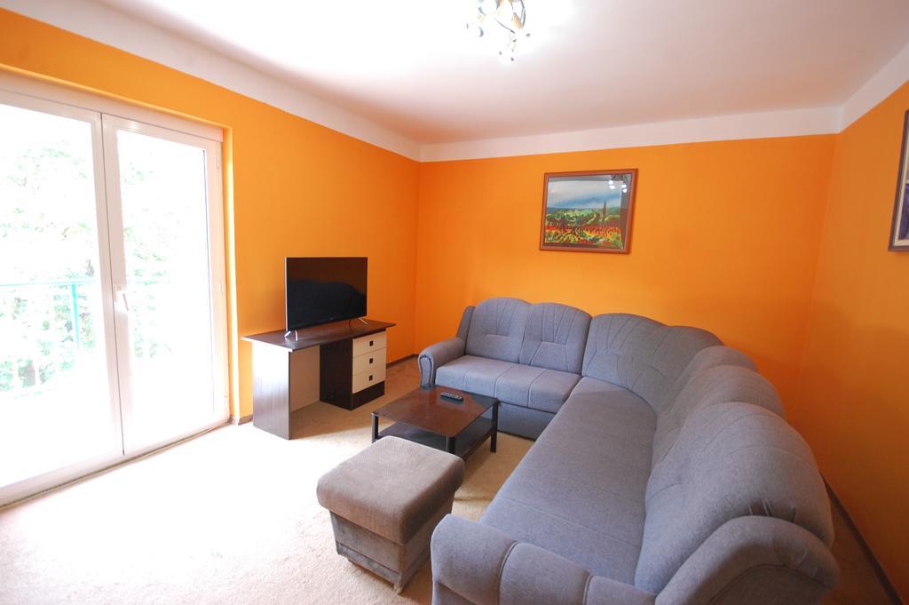 Apartment Mladan By El-Pi Tours Njivice Buitenkant foto