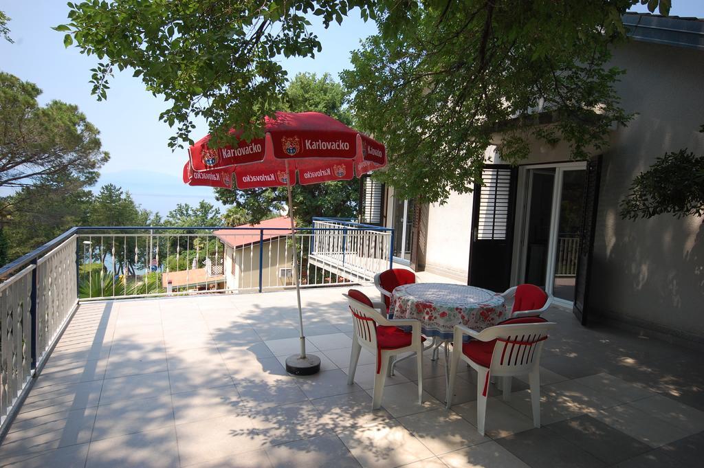 Apartment Mladan By El-Pi Tours Njivice Buitenkant foto