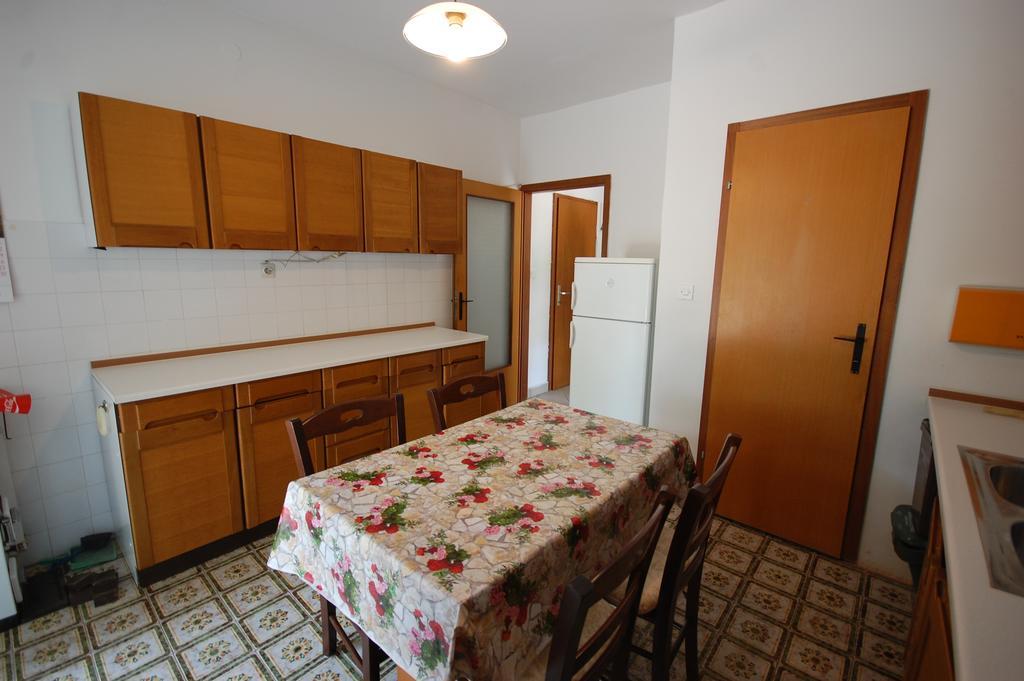 Apartment Mladan By El-Pi Tours Njivice Buitenkant foto