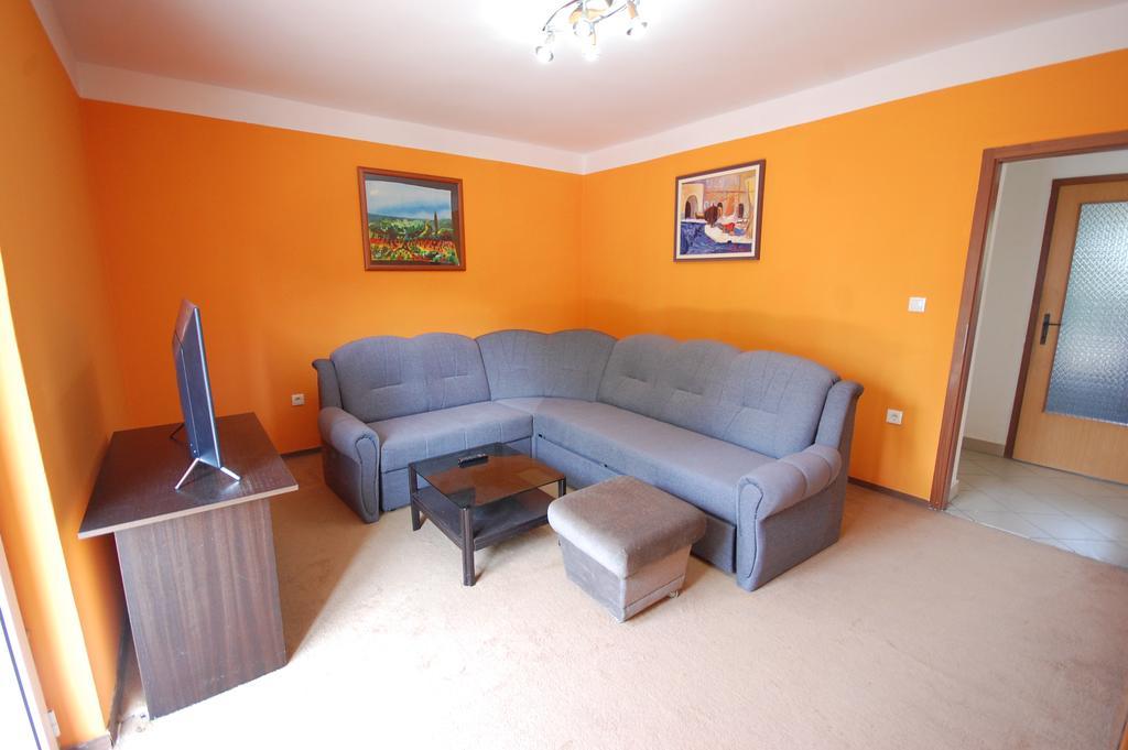 Apartment Mladan By El-Pi Tours Njivice Buitenkant foto