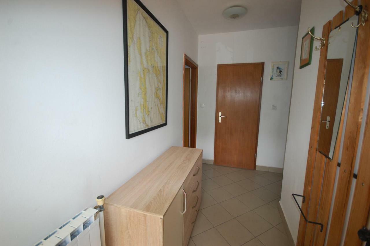Apartment Mladan By El-Pi Tours Njivice Buitenkant foto
